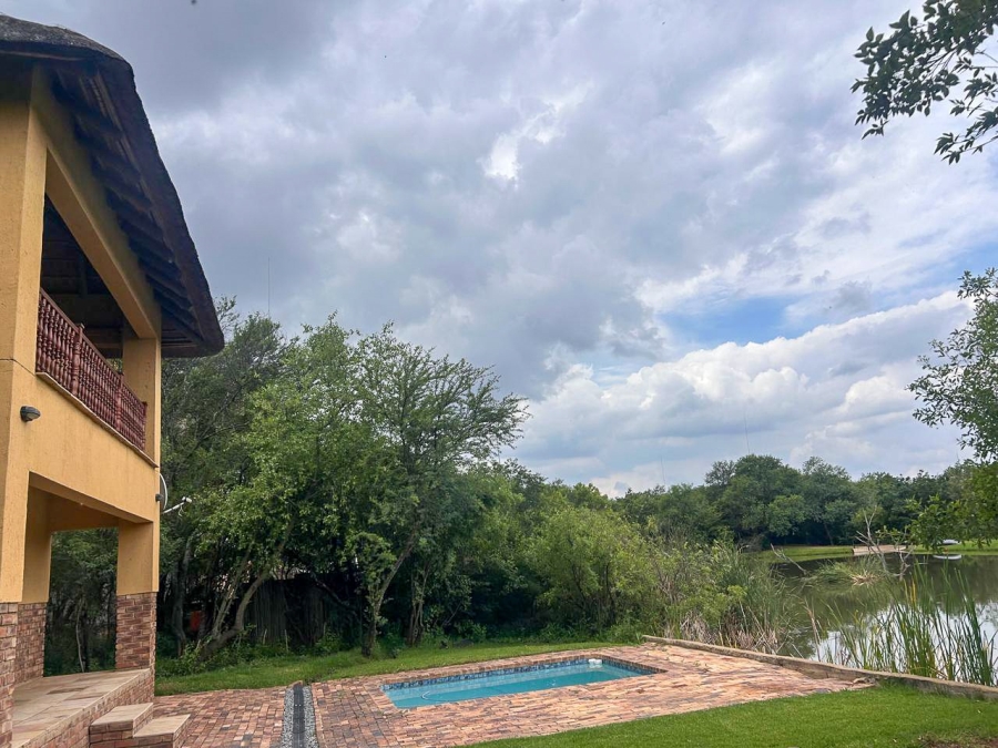 4 Bedroom Property for Sale in Boschenvaal River Front Lodges Free State